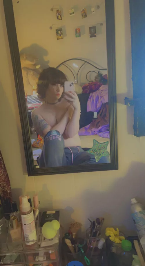 Feeling lonely , come give me attention 😊💗