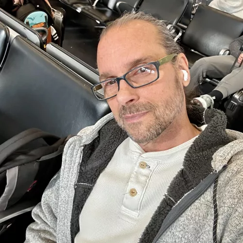 Guys, I’m turning 60 in nine minutes. ✌️