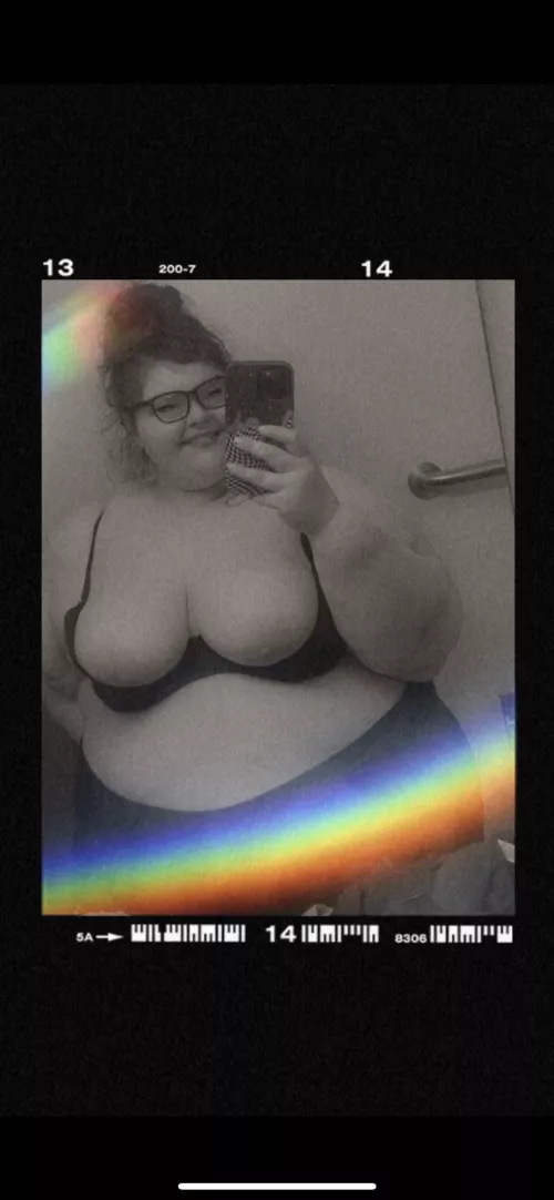 Happy Friday cuties 😘 #ssbbw #bbw #titties #tgif #love #gamergirl