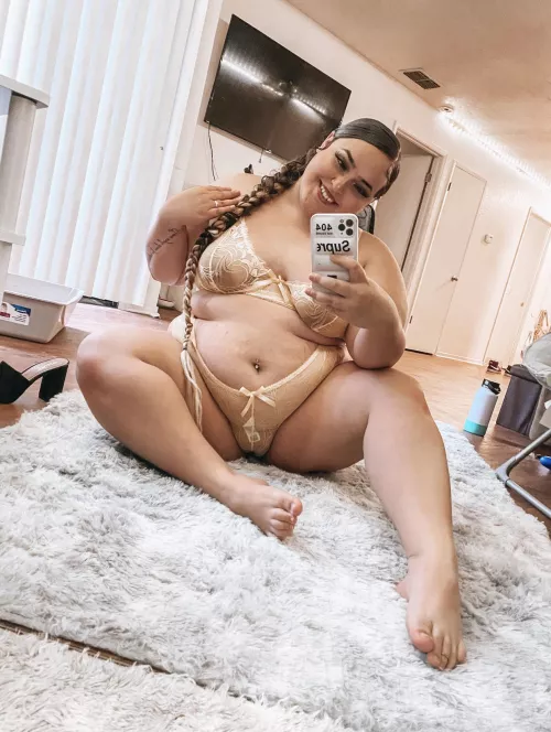 happy sexy saturday! Im showing off my lingerie, cute feet, and cuter smile (;