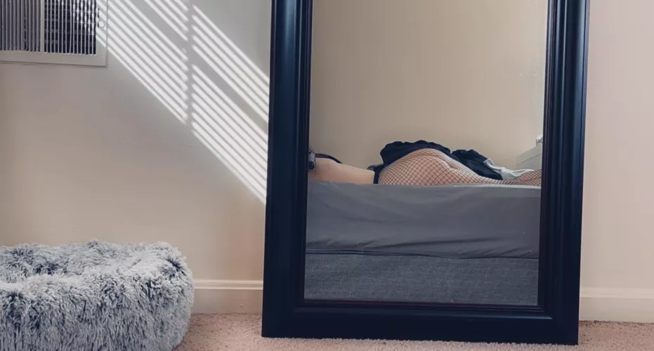 heyyy (with the intention of you ripping open my fishnets)