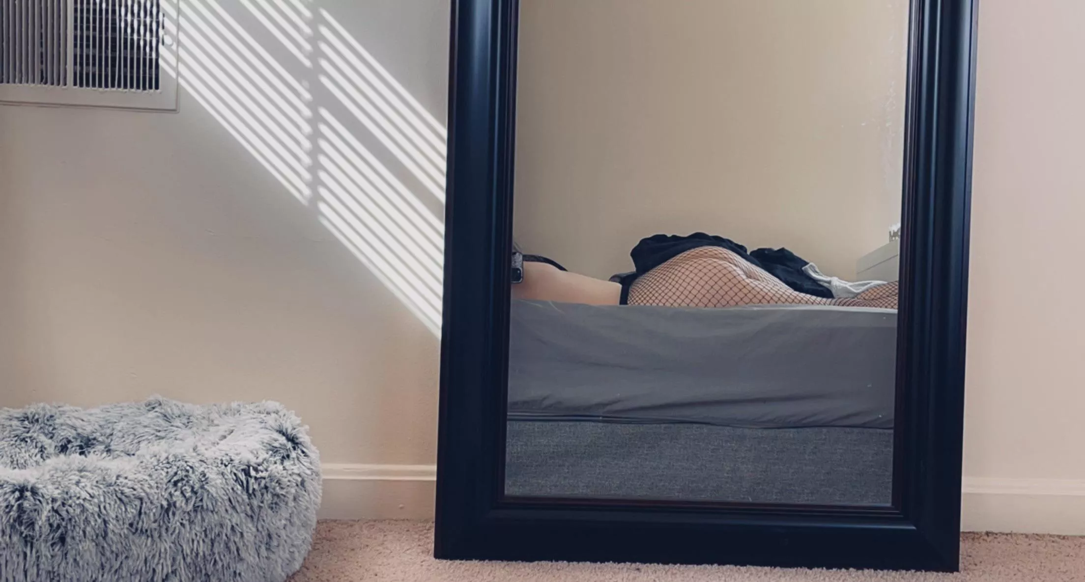 heyyy (with the intention of you ripping open my fishnets)