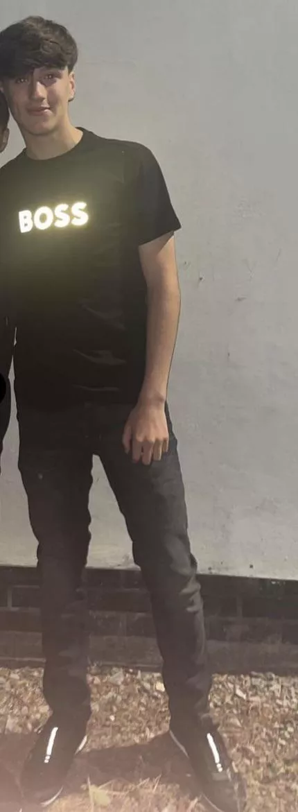 Hi , I’m a twink sub looking to be used by an older dom. I want somebody with strict rules