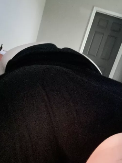 I don’t post this view often. That crease in my hip/thigh is the hottest fucking thing ever 🤤