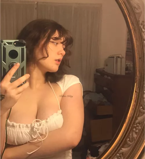 I feel so pretty in this dress💕