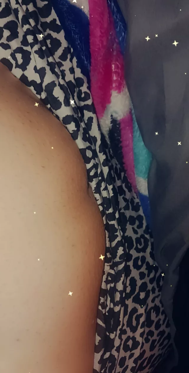 I had the worst day, and I'm sick. Tell me nice things to make me feel better pleeeeese. Here's my cute little sleepy mound for attention ❤️