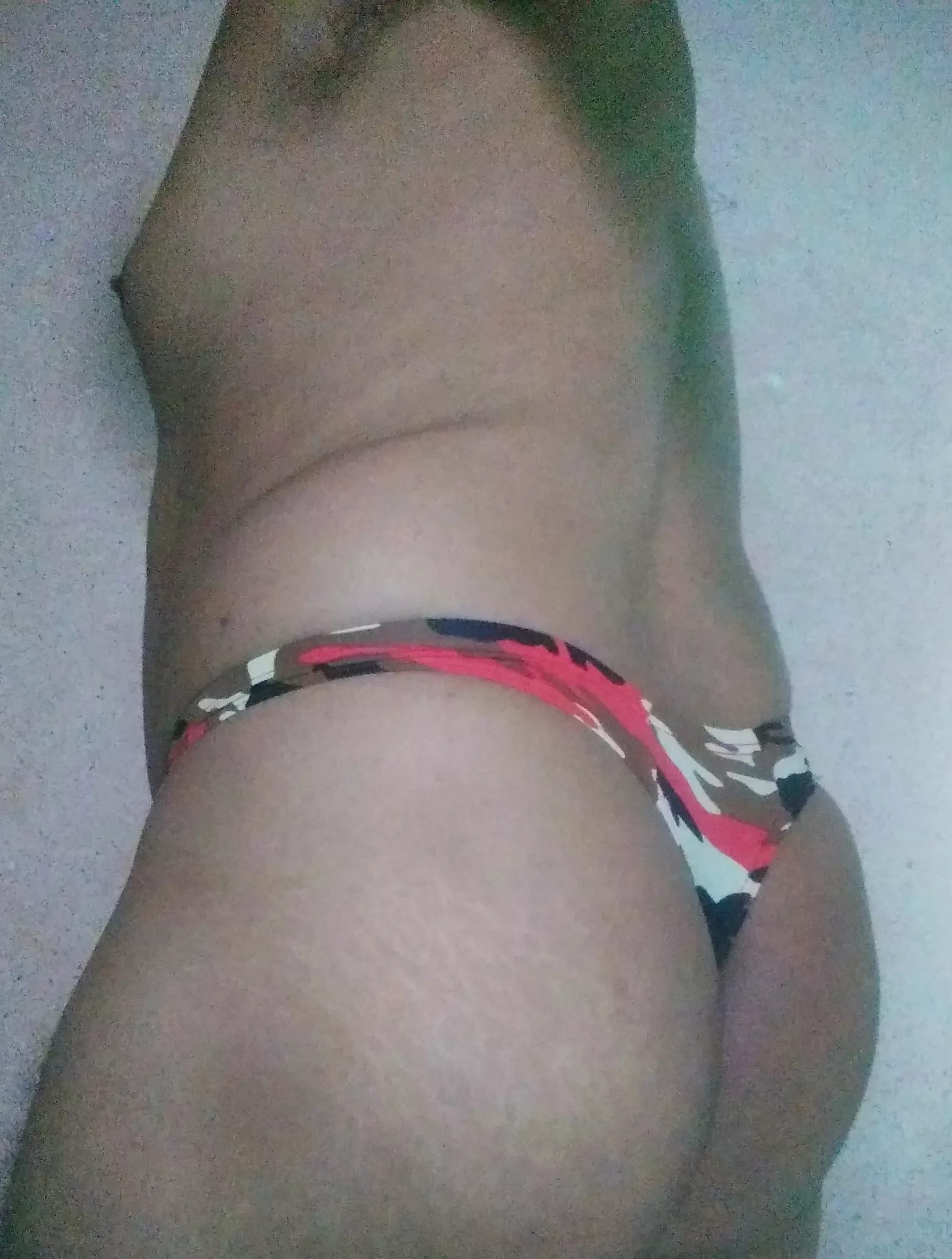 I like Camouflage thongs !