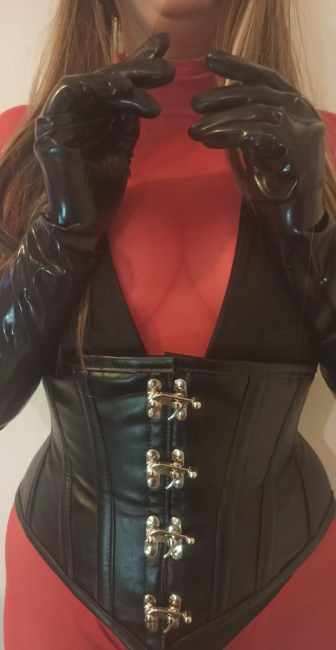 I LOVE MY CORSET, YOU LIKE?