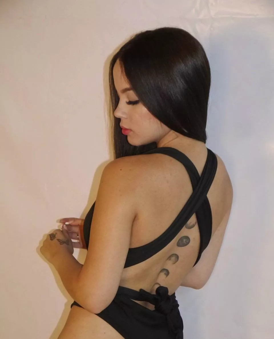 I love this shirt. Easy access when I flash people