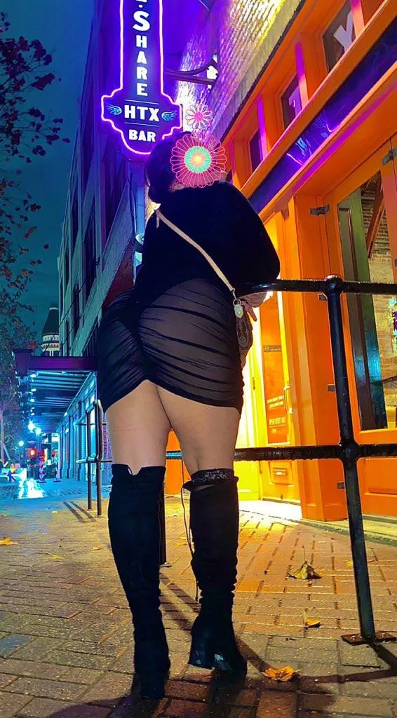 I need a bestie I can grind on in the club 😜