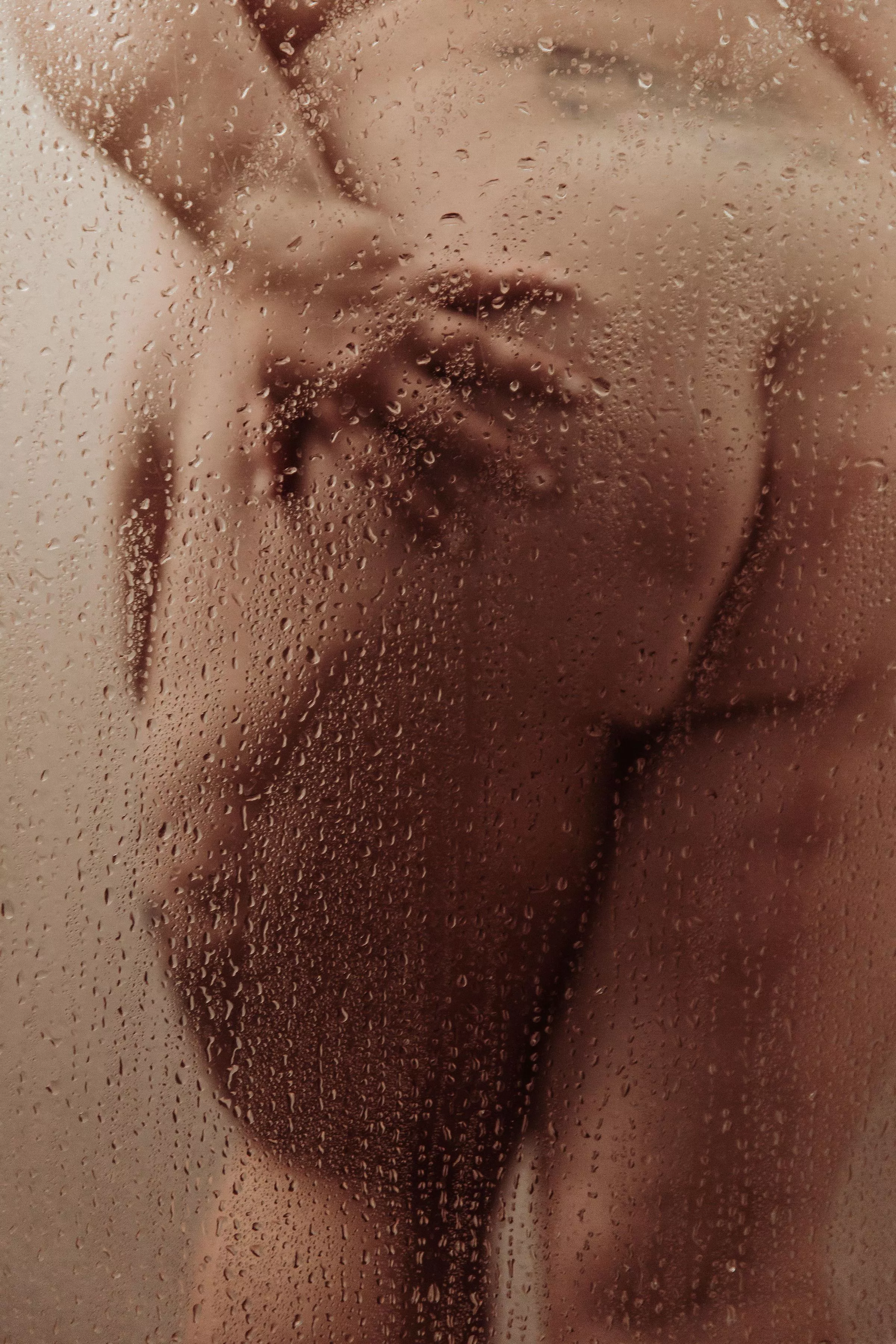 I need help reaching my back … will you be my helper? 😉💦