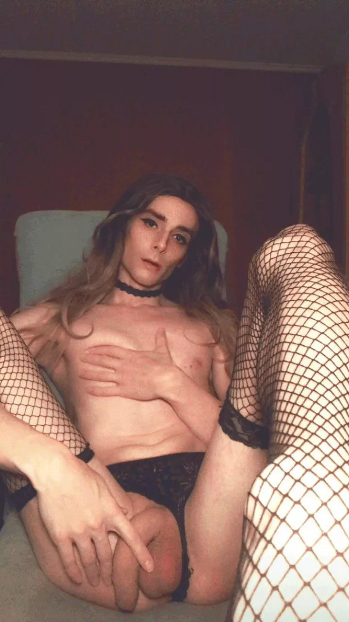 I want to be your little naughty girl 🥵🖤