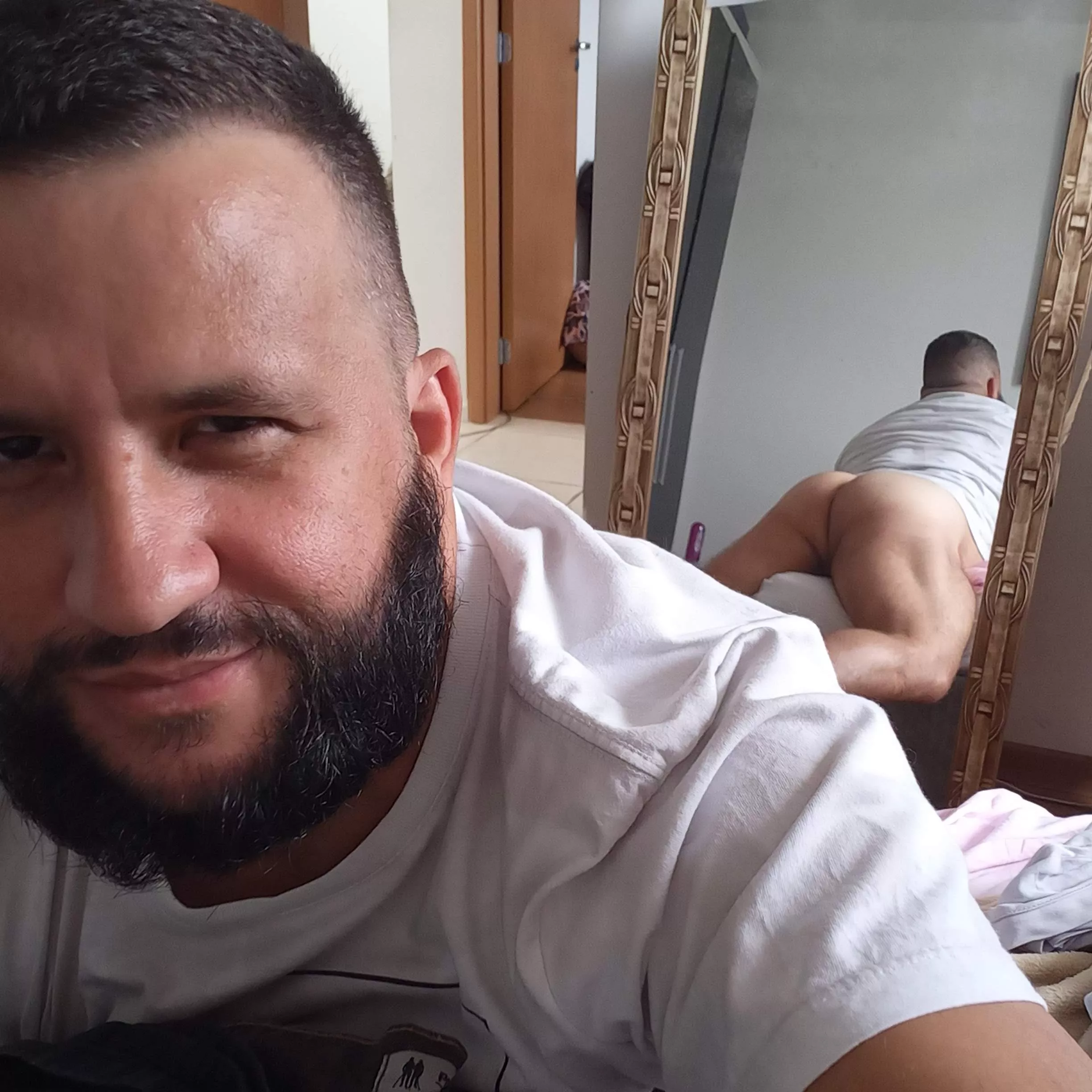 I'm not sure what I like more about this photo, my butt or my leg...