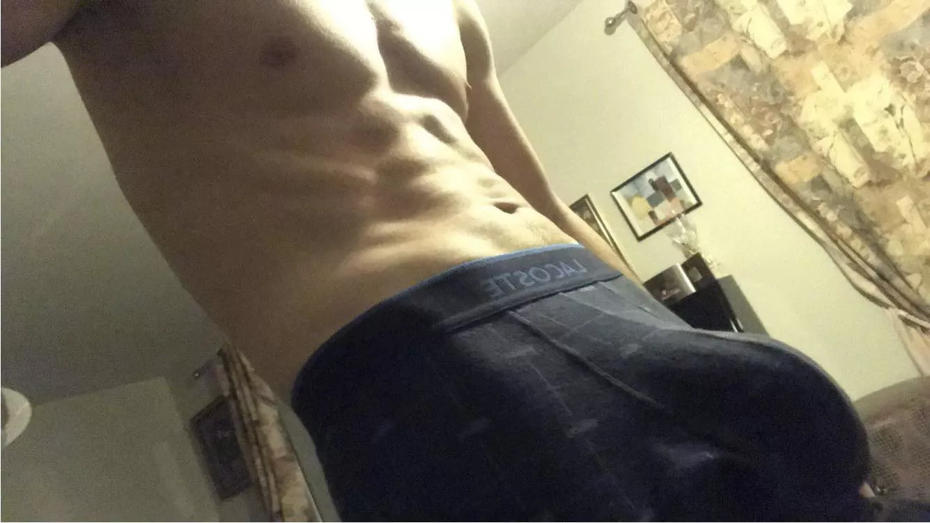 It’s difficult to hide this big bulge in my pants