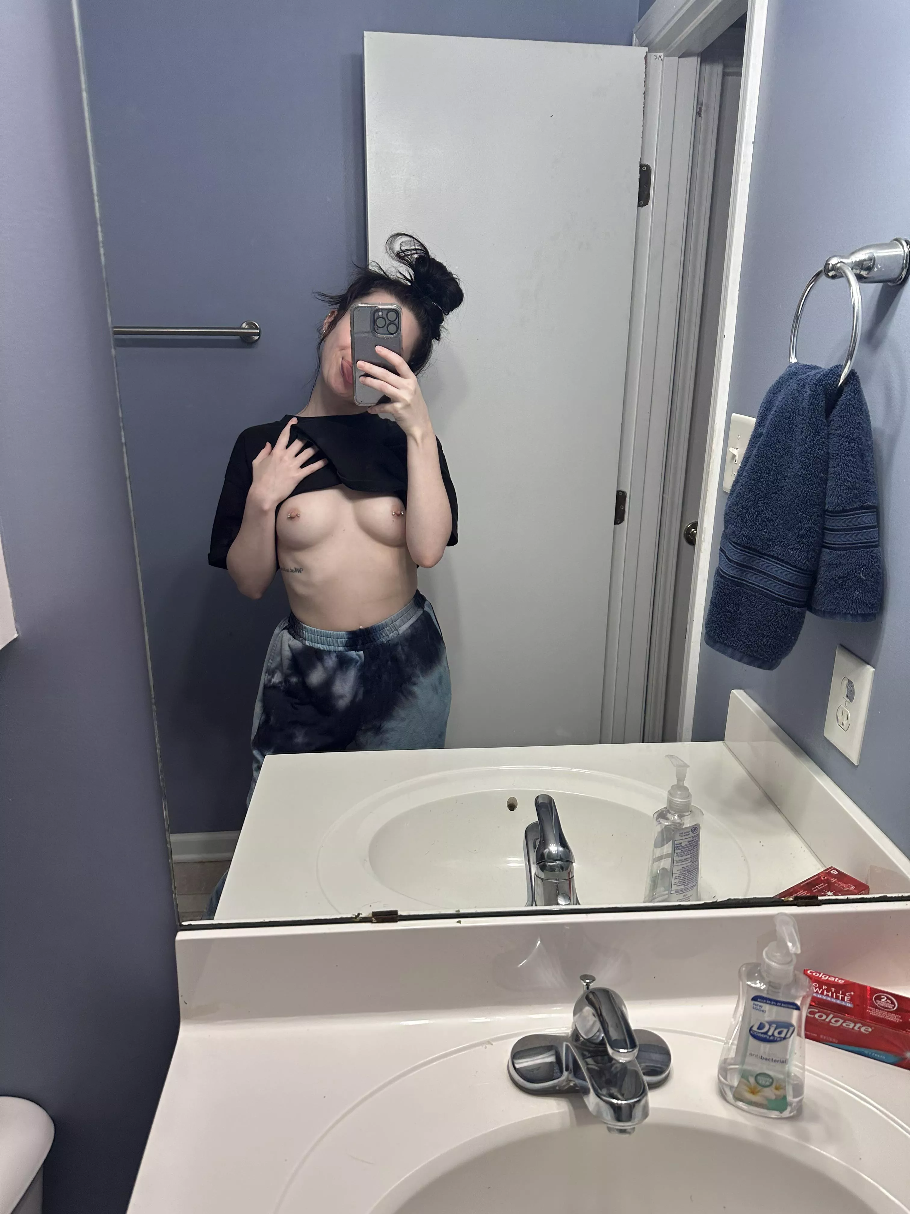 It’s friiiiyayyyyy 👅👅