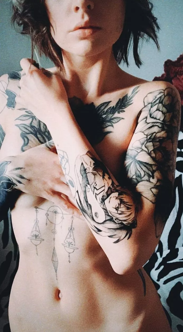 Kiss my tummy while you go lower 😏 [img]