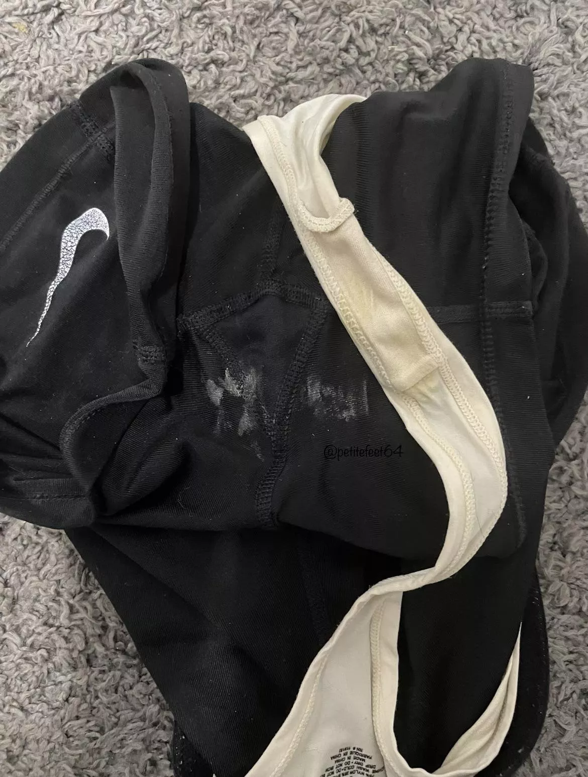 Looks like I made a mess in my panties..and my spandex😅💦