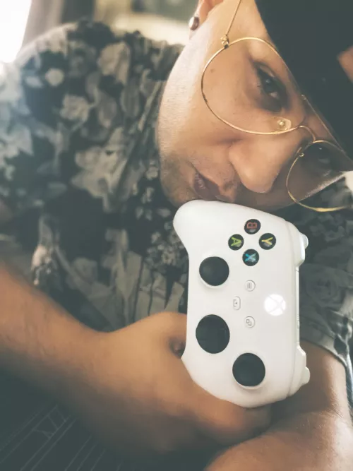 My step bro is so silly and cute he has no idea I’m in love with him what is the best way to tell him ???….👇🏼☺️👇🏼