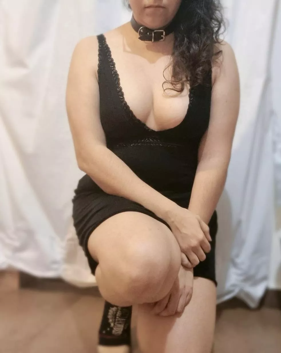 My sub wearing the first collar I gave her.