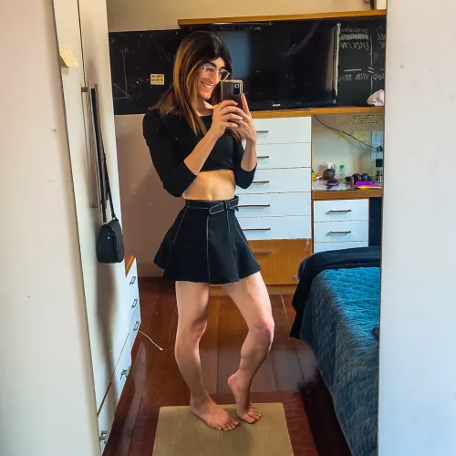 Need some help to take off my clothes. It's been soo hot lately🥵🔥