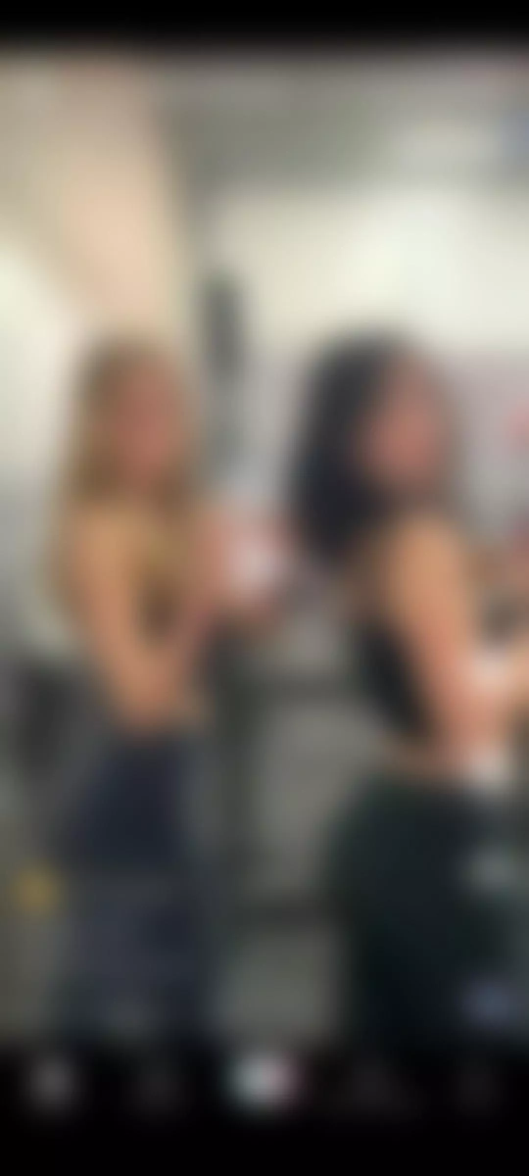 Plus vous me contacter vite moins la photo sera censuré le premier aura leur nom