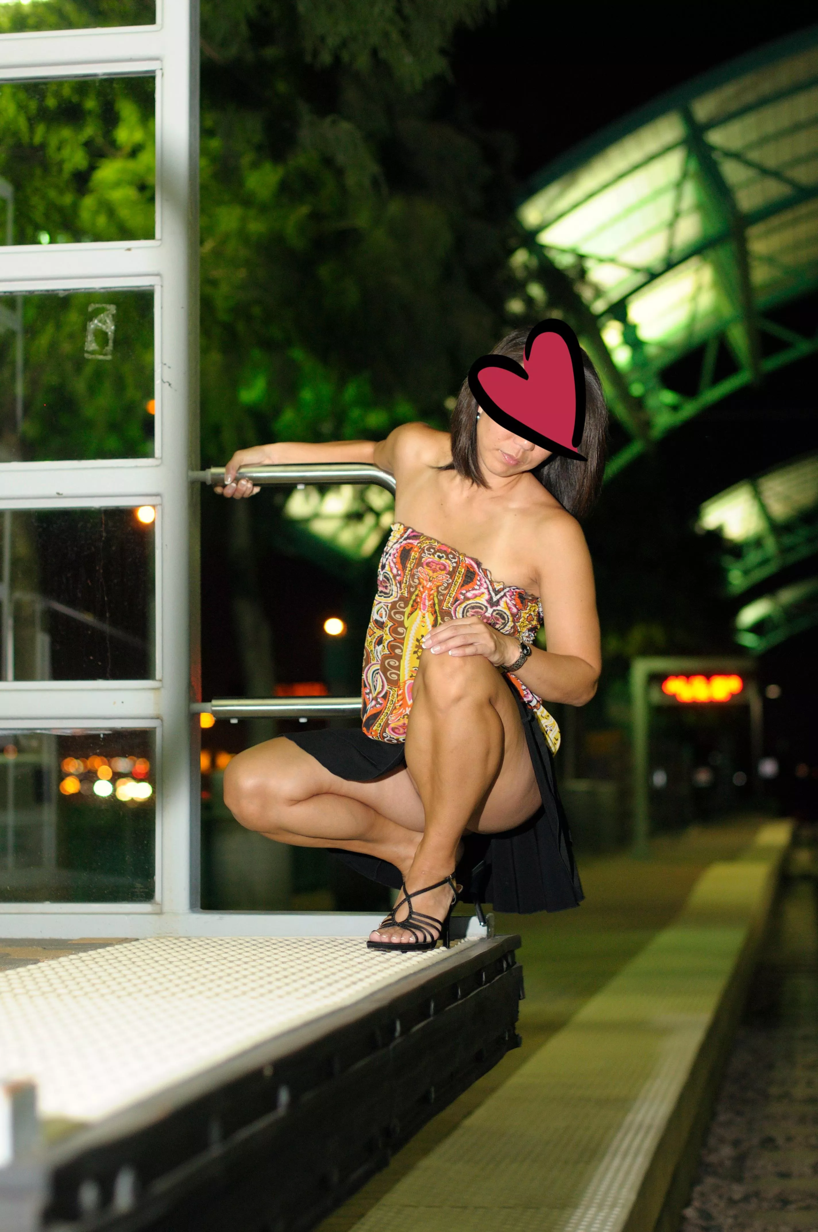 posing on the metro..-sa