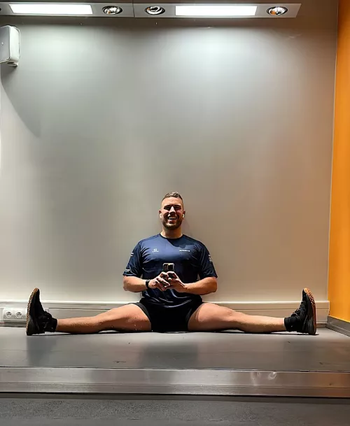 Remember your stretches guys 😀 Happy weekend ✌️