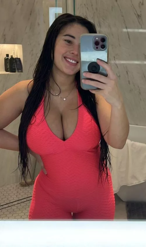 She's gorgeous as a new MILF...