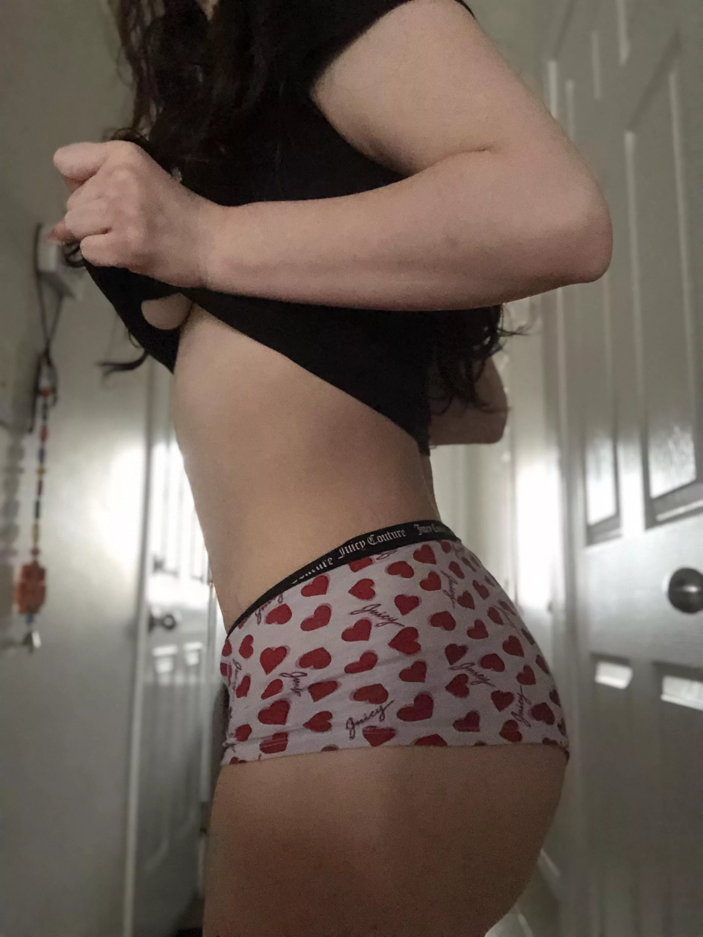 side view in booty shorts ;)