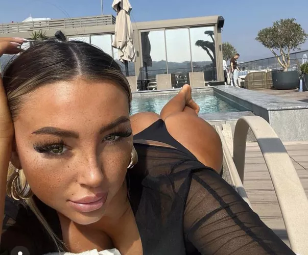 So fucking fit 😍😍 tell me what u think