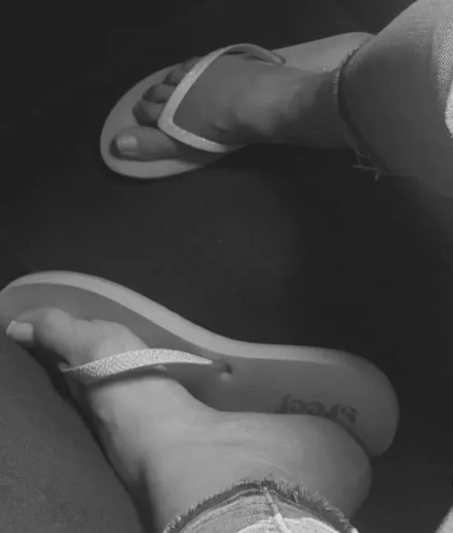 Sweaty natural toes and flip-flops