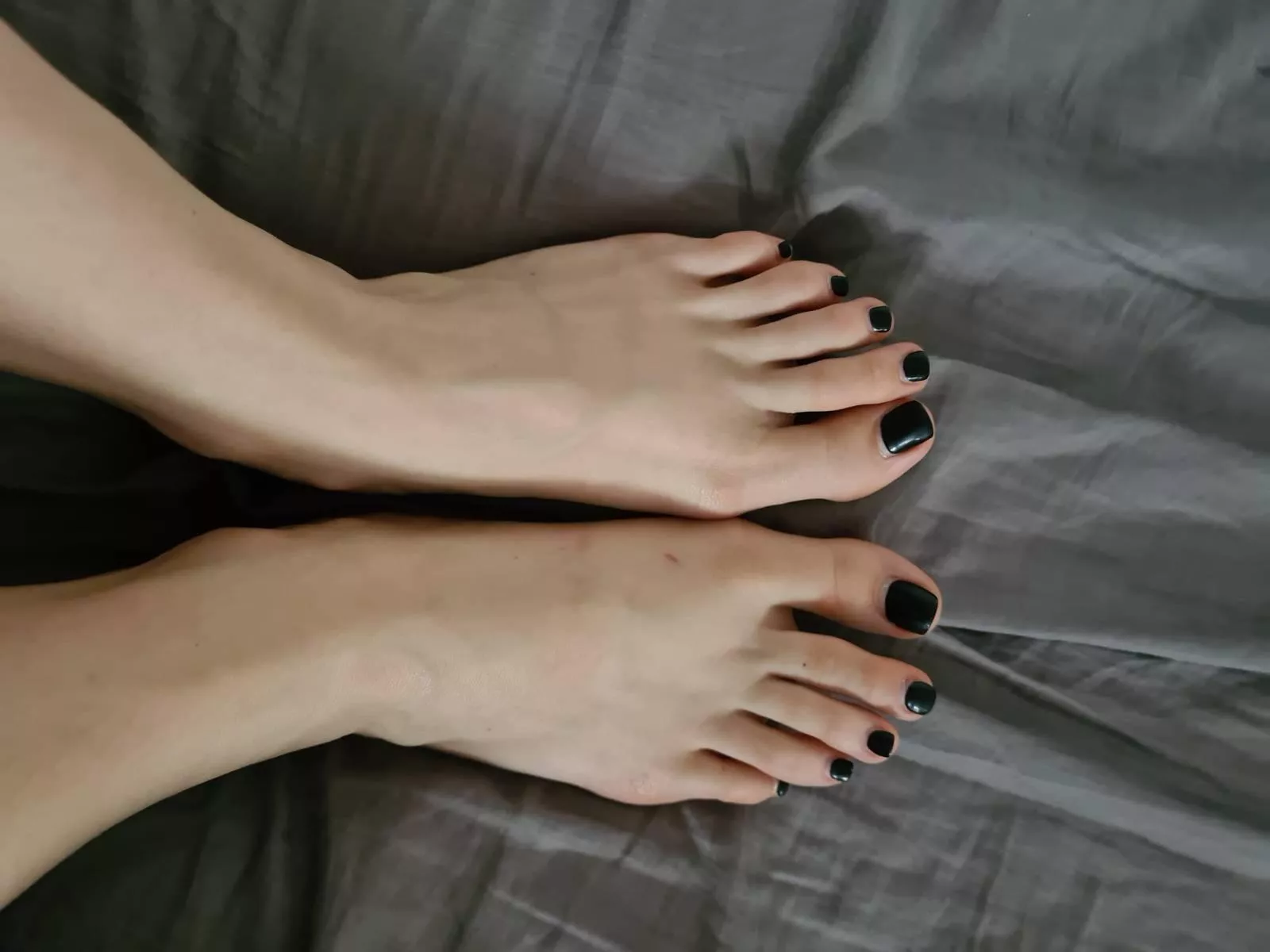 Time for new pedi 🥰 im thinking light pink! Any other ideas?😘