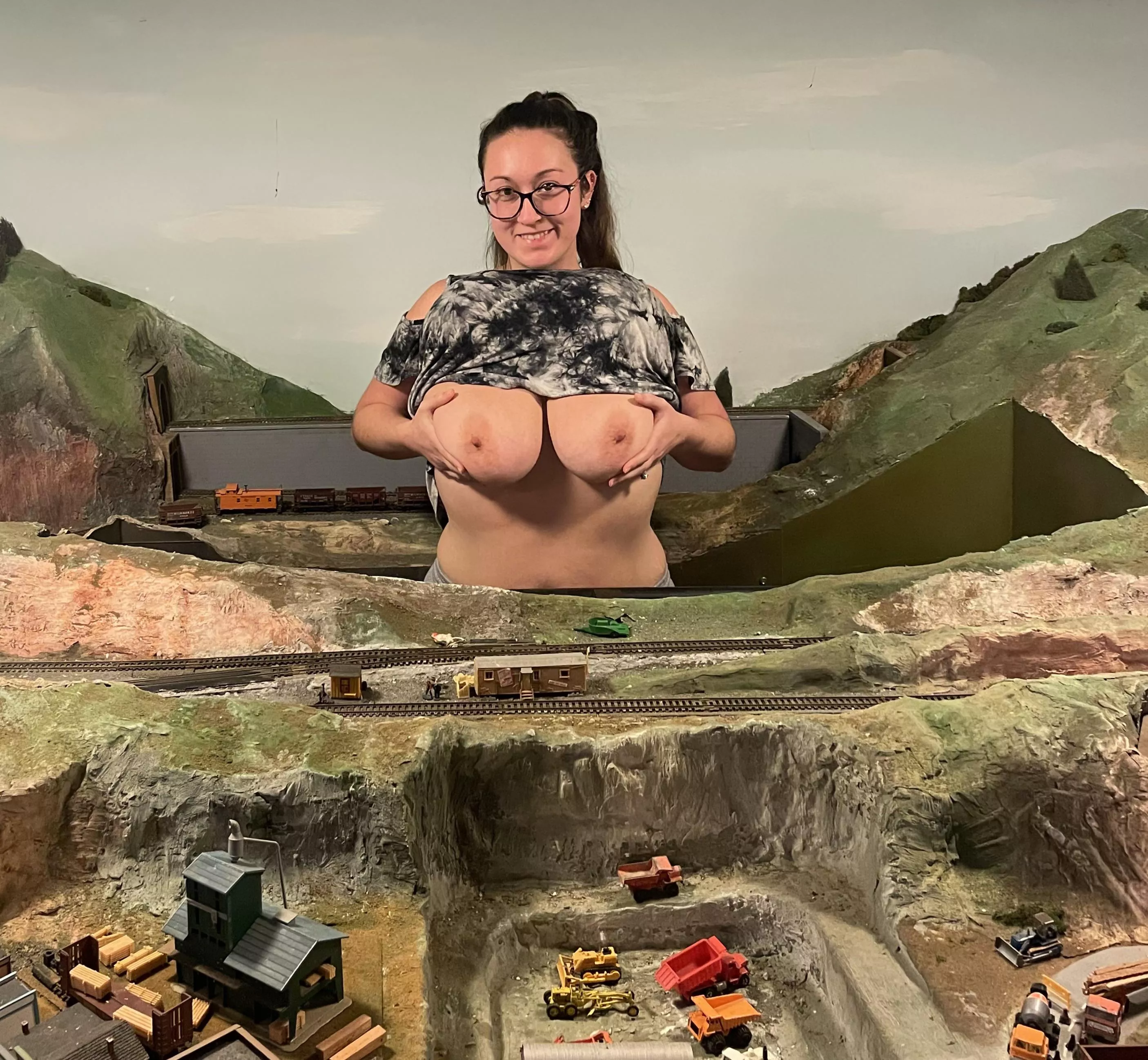 Titties & trains 🚂