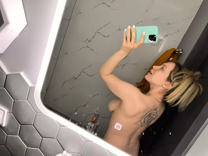 To activate, press the button on the back panel😏