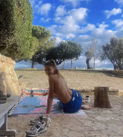 Totally weak for German model Stefanie Giesinger. Anybody else into her? Who helps me to cum on her? Can tribute!