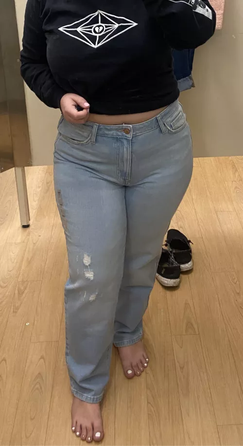 Trying on some jeans today and the dressing room had good lighting so i figured I’d share this picture of my toes peeking out xx