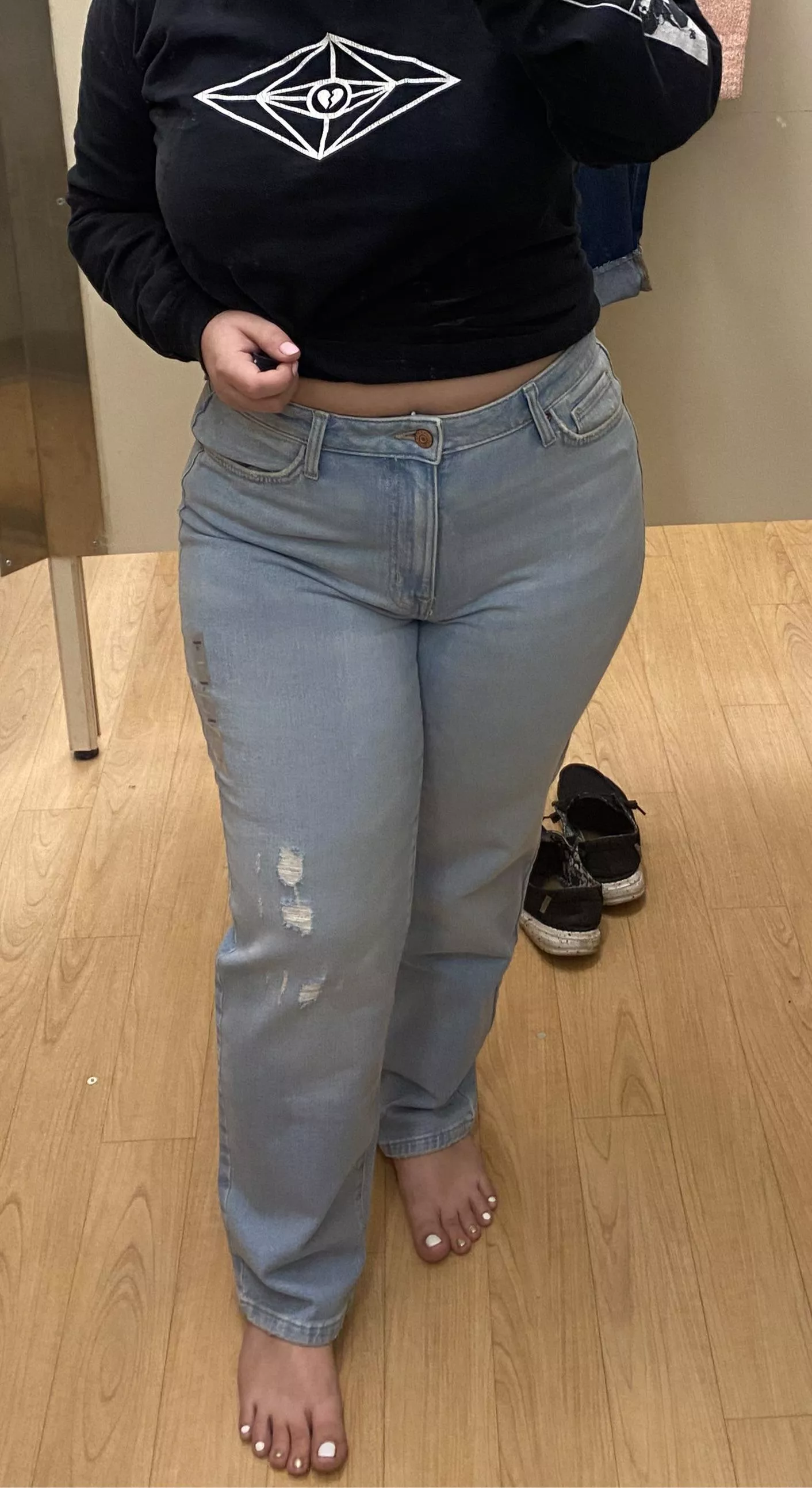 Trying on some jeans today and the dressing room had good lighting so i figured I’d share this picture of my toes peeking out xx