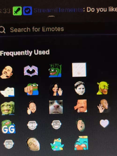 Twitch chat emotes have white outlines?