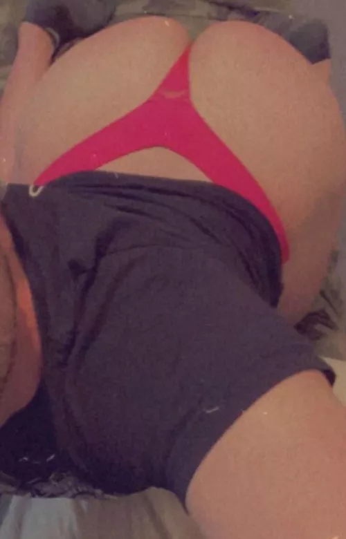 Want to suck some big dick in my thong 👅😈