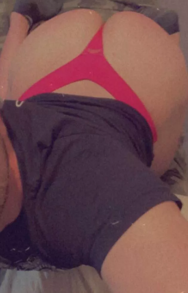 Want to suck some big dick in my thong 👅😈