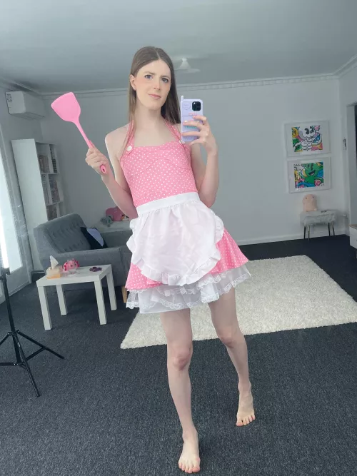 who wants a cute boy to cook for them 😊