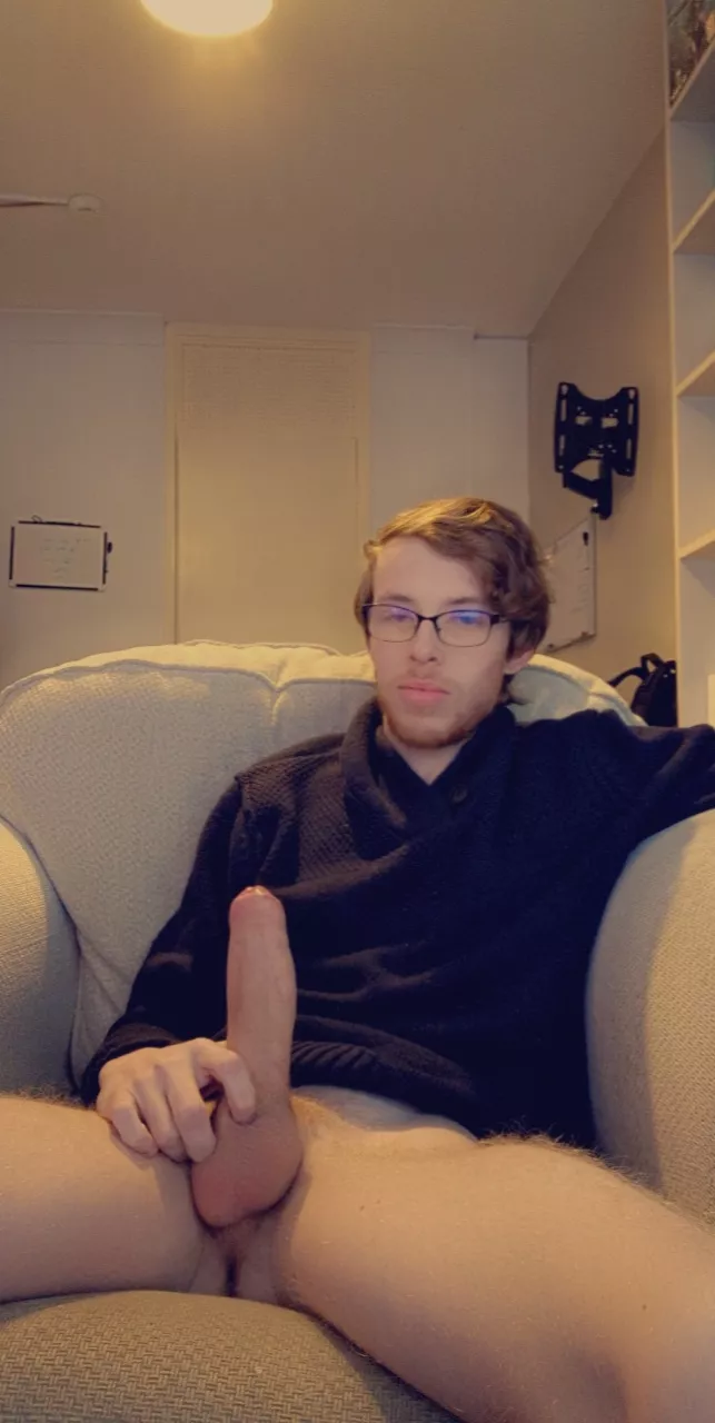 Who wants to come play a game 😘