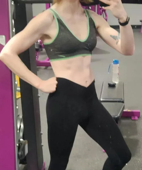 Working hard.. how do you pose? 🤔