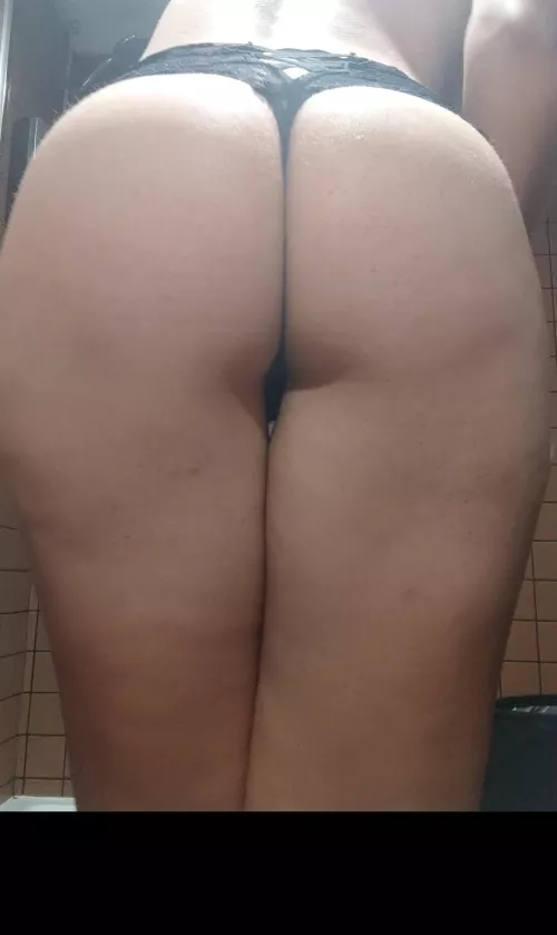 Yesterday at my coworking was so sexy. A guy and I were looking at each other all day. At some point he came so close to me for a moment as I was making a cup of tea. I could almost feel his arm touch mine. I can't wait for this to happen again. What sh