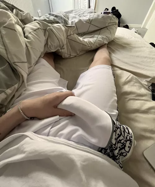 you can see the veins through my shorts 👀