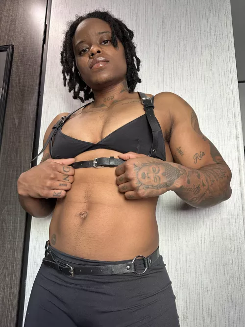 You’d look so good on all fours begging for me 😏