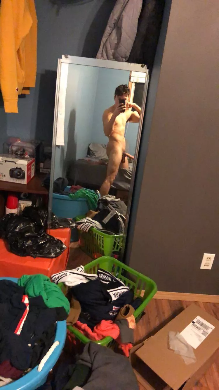 20 m hung fit bro. Any similar hung fit bros down to stroke?
