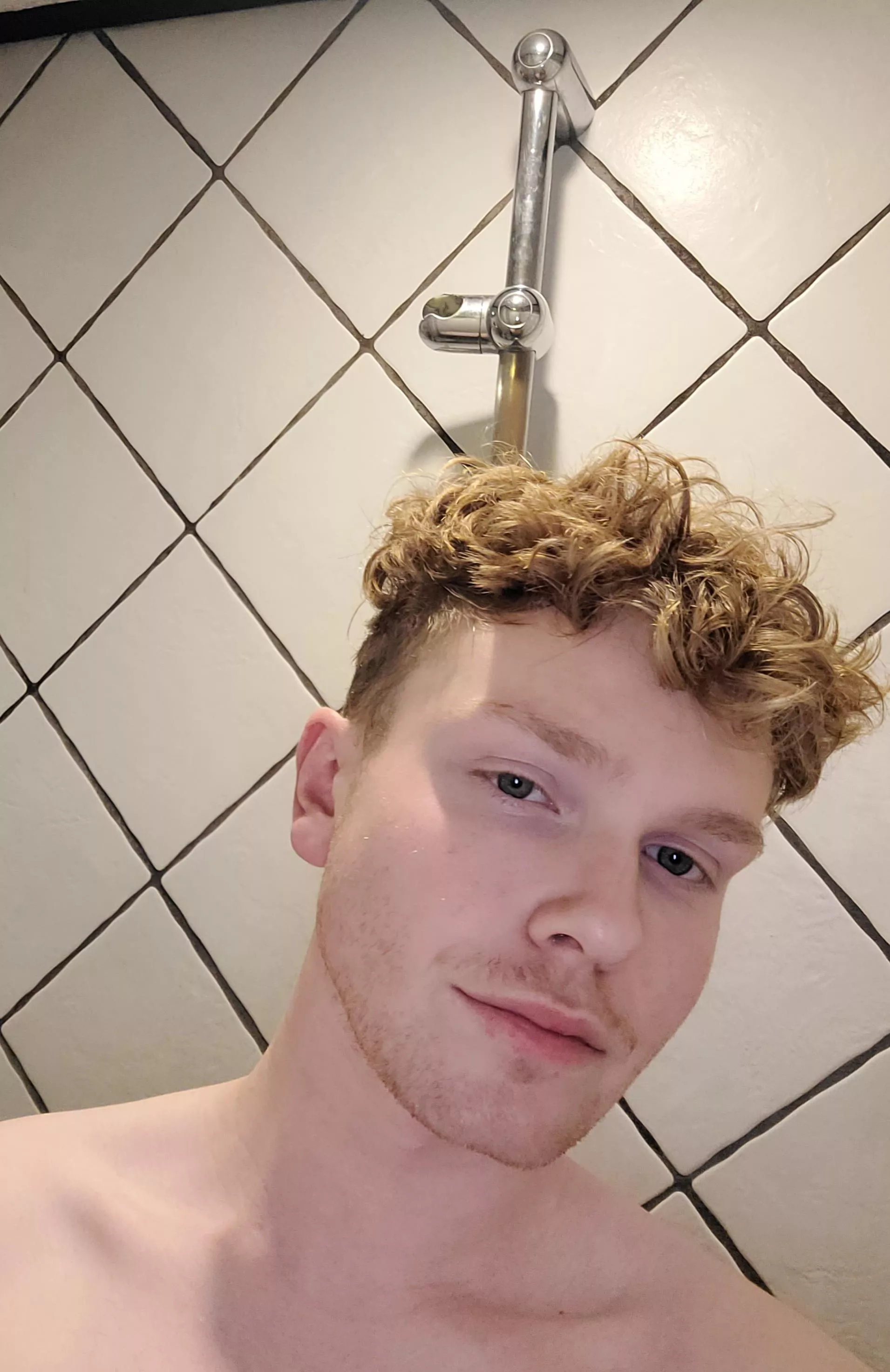 (23) I need you guys eyes... would you at first glance think i was a top or a bottom (im a vers bottom)