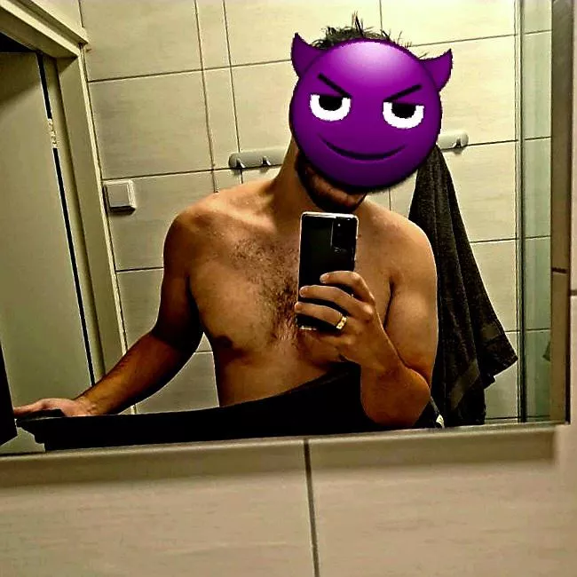 27 Straight-ish guy. Some guy grabbed my crotch last night and now I'm doubting my sexuality. My gf can't find out! SC: Patrickforno