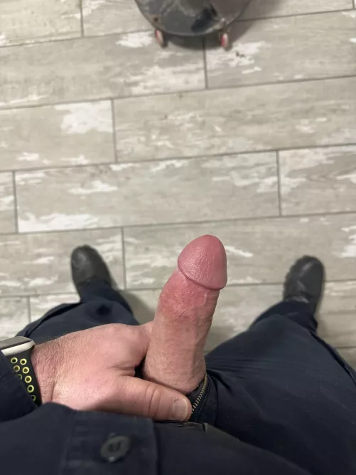 39 bi police officer, have a bit of twink fetish!